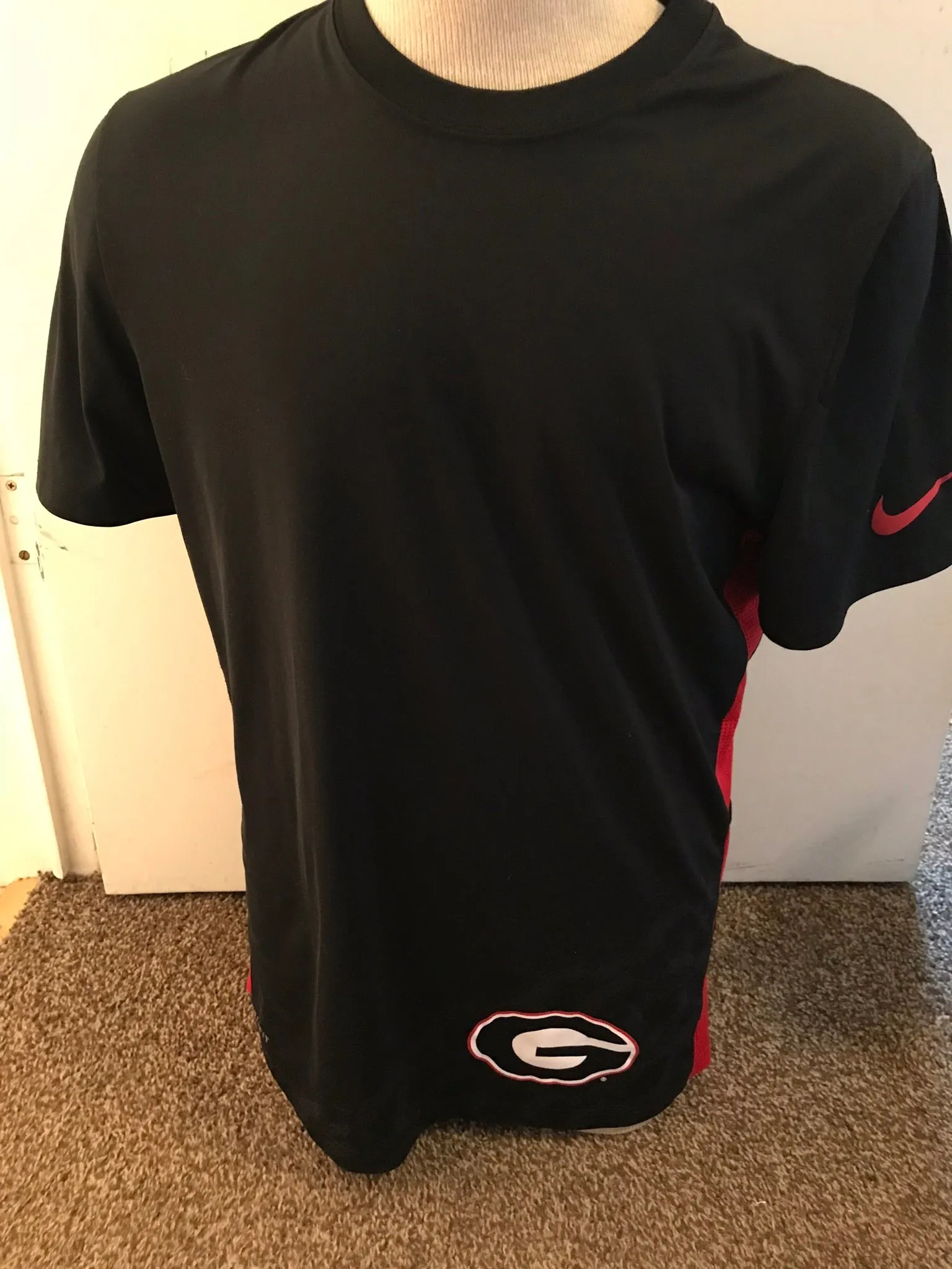 Mens Dri Fit Nike UNIVERSITY OF GEORGIA UGA Bulldogs Bulldawgs SEC College BLACK Short Sleeve Size MEDIUM